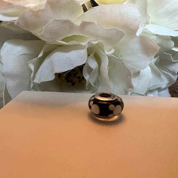 Authentic PANDORA Disney Classic Mickey Mouse Murano Glass Charm - Picture 7 of 7